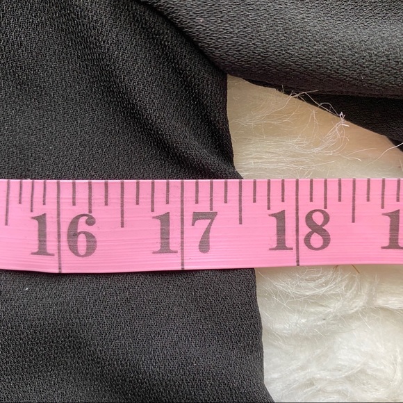 🔥SOLD🔥 Essue Off Shoulder Top Black Size Small - Picture 13 of 16